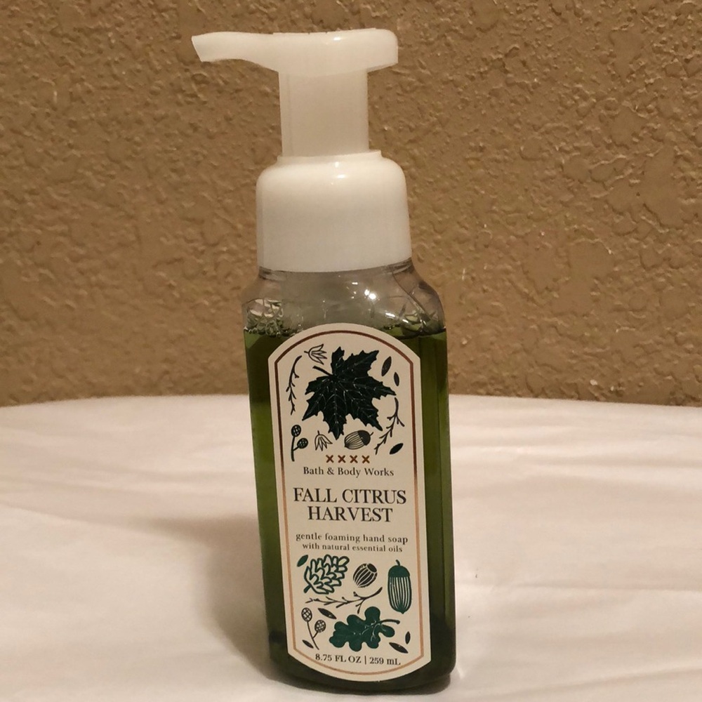 NWT Bath & Body Works Fall Citrus Harvest Gentle Foaming Hand Soap. 8.75 ounces